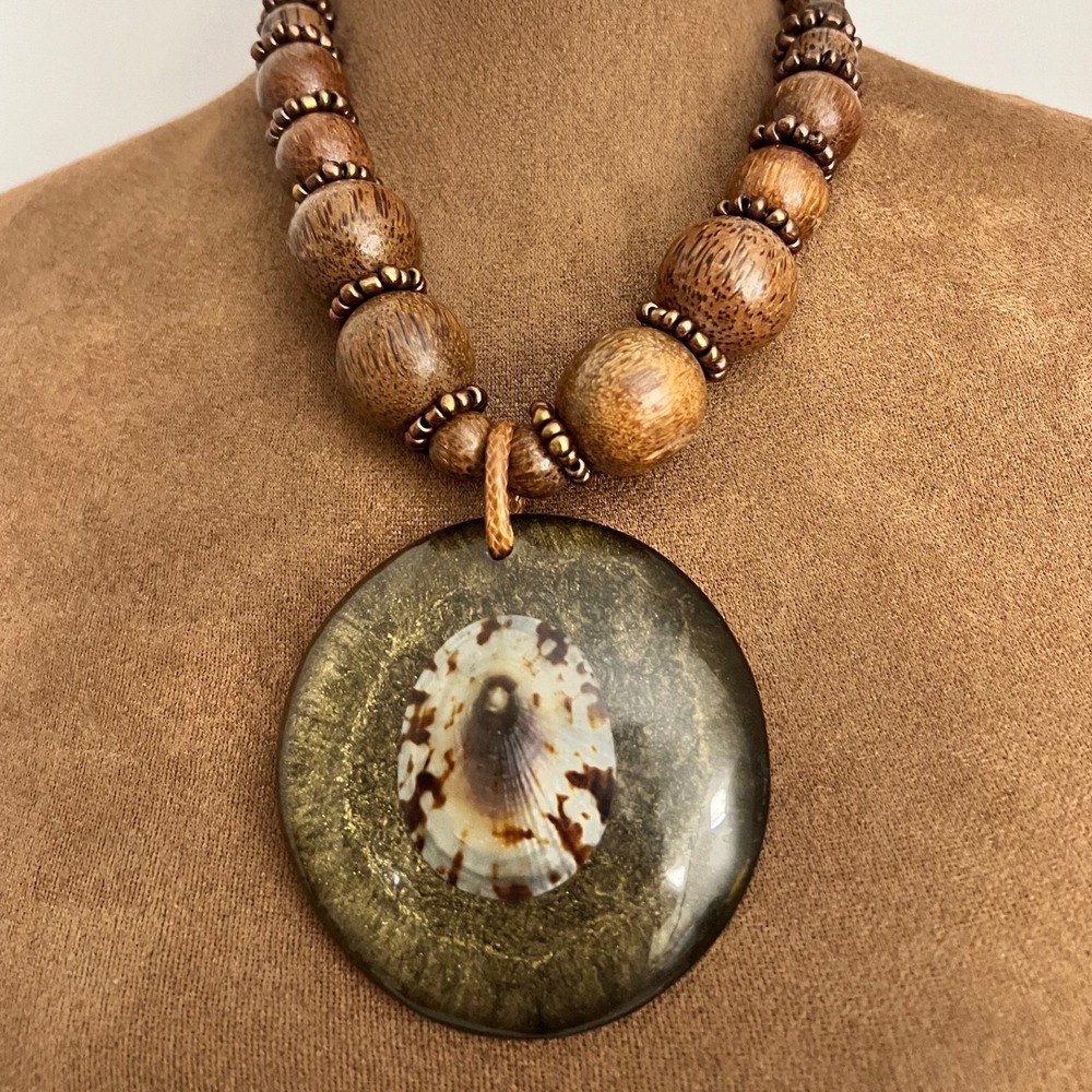 Vintage Wood Bead Shell Pendant Statement Necklace Brown 18-21 Inch Coastal